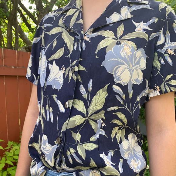 Hawaiian Print Blouse - Picture 3 of 4